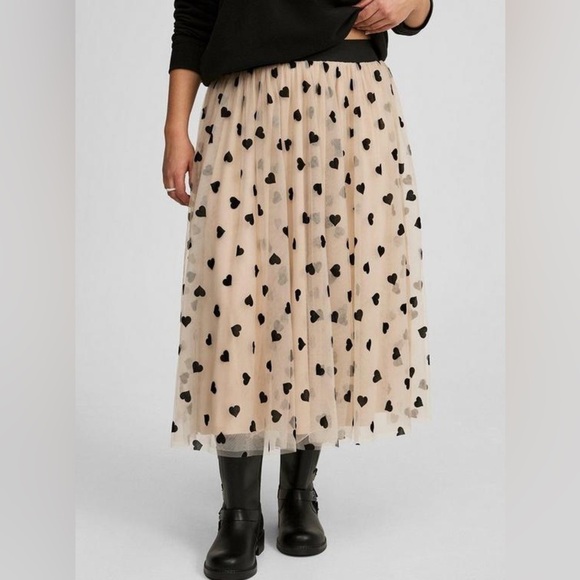 torrid Dresses & Skirts - Torrid A-line Tea Length Tulle Skirt Size 2x Heart Print